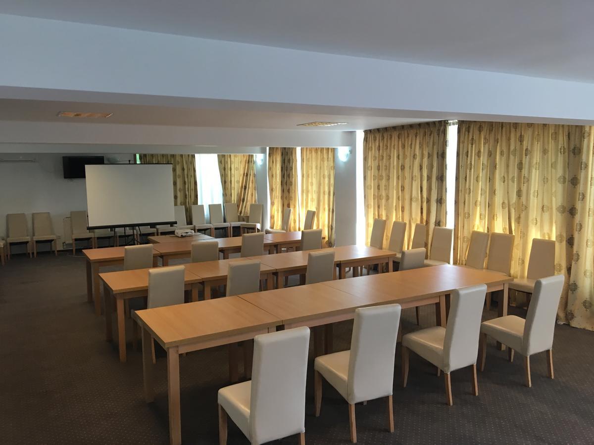 Hotel Story Târgu Jiu Extérieur photo